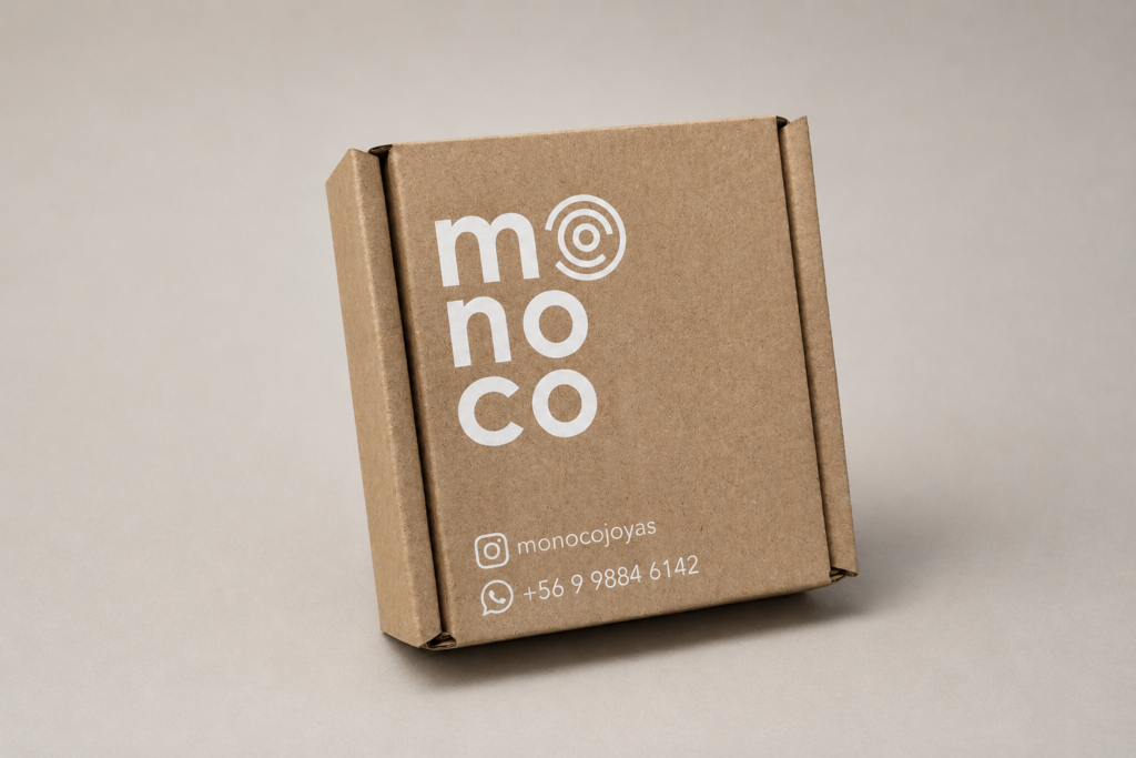 Caja microcorrugada kraft personalizada con logo Monoco